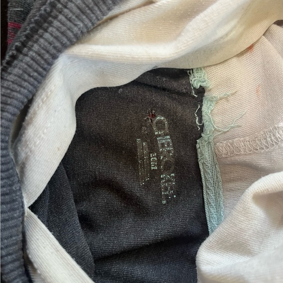 Cherokee wildlife tracks 18M shirt - with holes - Picture 3 of 9